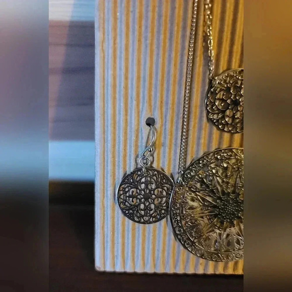 Geometric Necklace and Earring Set - Picture 4 of 8